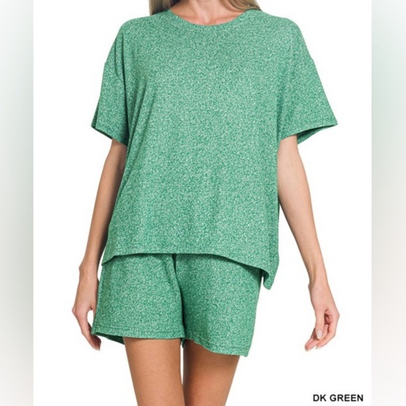 Zenana Outfitters Other - Zenana Soft Melange Short Sleeve Tee & Shorts Lounge Set in Green